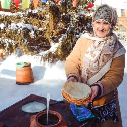 В НАШЕЙ ДЕРЕВНЕ МАСЛЕНКА