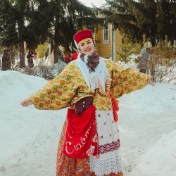 В НАШЕЙ ДЕРЕВНЕ МАСЛЕНКА