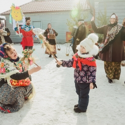 В НАШЕЙ ДЕРЕВНЕ МАСЛЕНКА