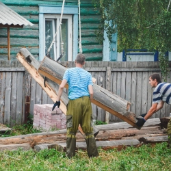 Пришло время старому дому вернуться в Большеречье.