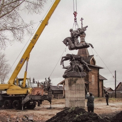 Памятник Святому Георгию Победоносцу. Большеречье.