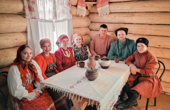 10 января – Домочадцев день, или Рождественский мясоед: старинные запреты и семейные правила.