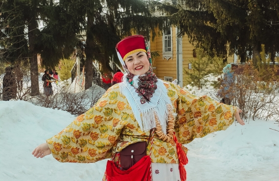 В НАШЕЙ ДЕРЕВНЕ МАСЛЕНКА